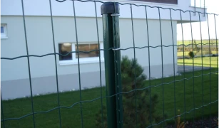 Zvárané pletivo Europlast s uchytením na stĺpiky Unix..webp